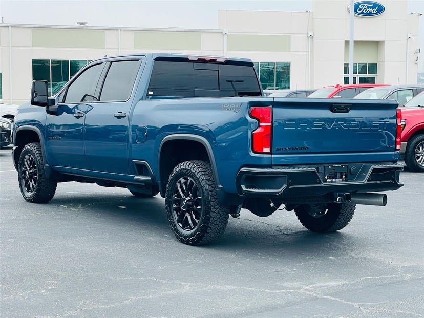 2025 Chevrolet Silverado 2500HD - Image 4