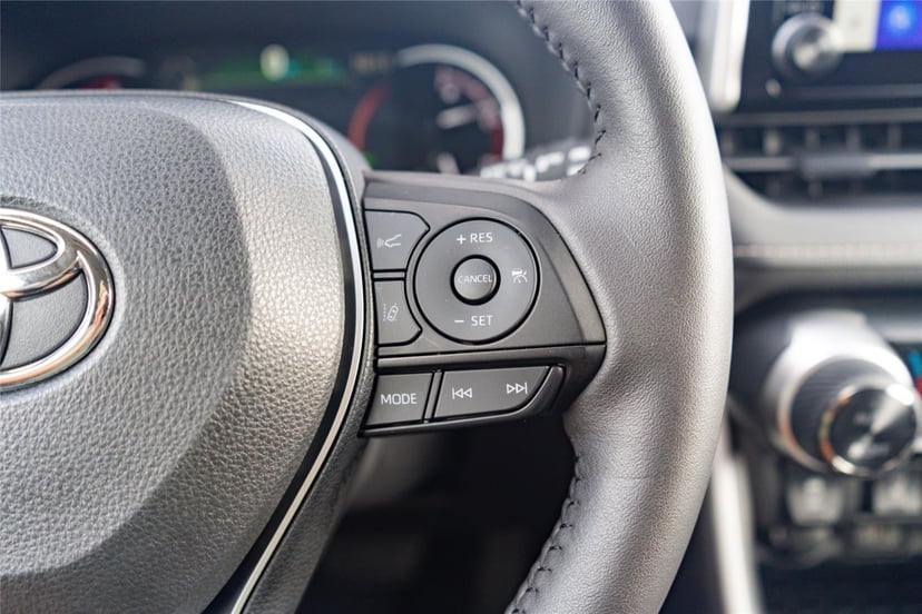 2025 Toyota RAV4 - Image 7