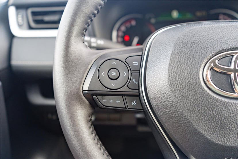 2025 Toyota RAV4 - Image 8