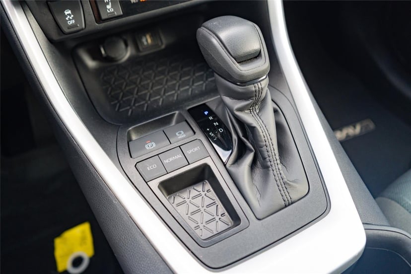 2025 Toyota RAV4 - Image 10