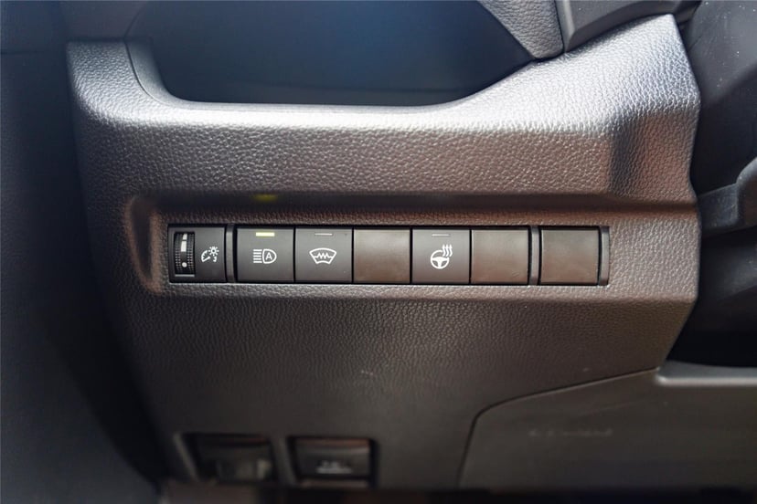 2025 Toyota RAV4 - Image 11