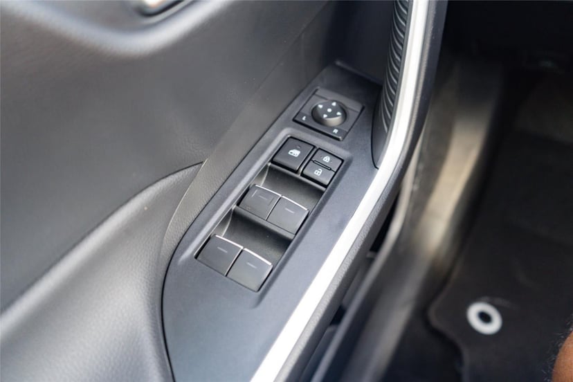 2025 Toyota RAV4 - Image 12