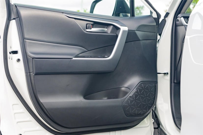 2025 Toyota RAV4 - Image 13