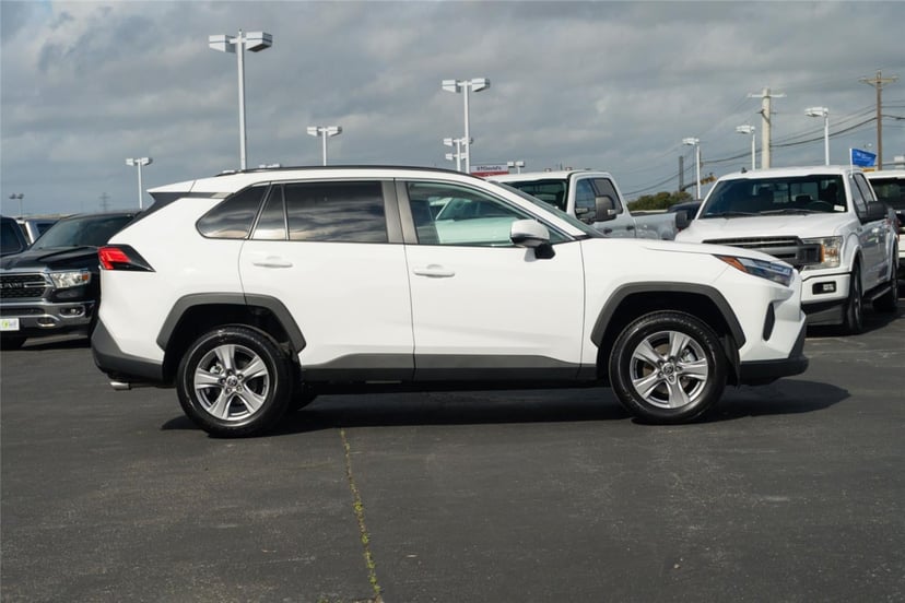 2025 Toyota RAV4 - Image 4