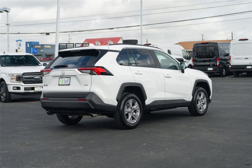 2025 Toyota RAV4 - Image 5