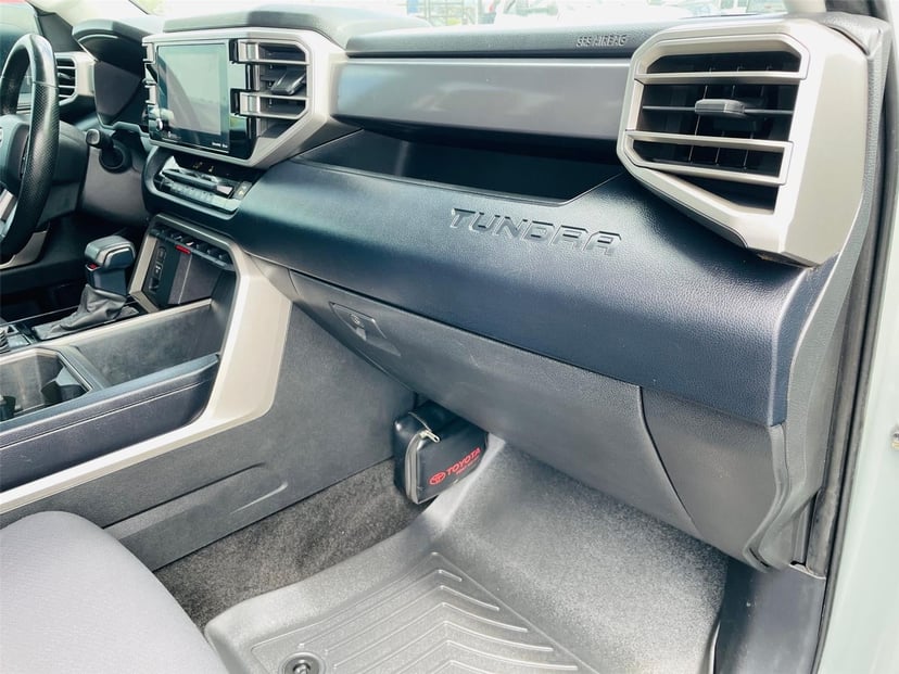 2022 Toyota Tundra - Image 16
