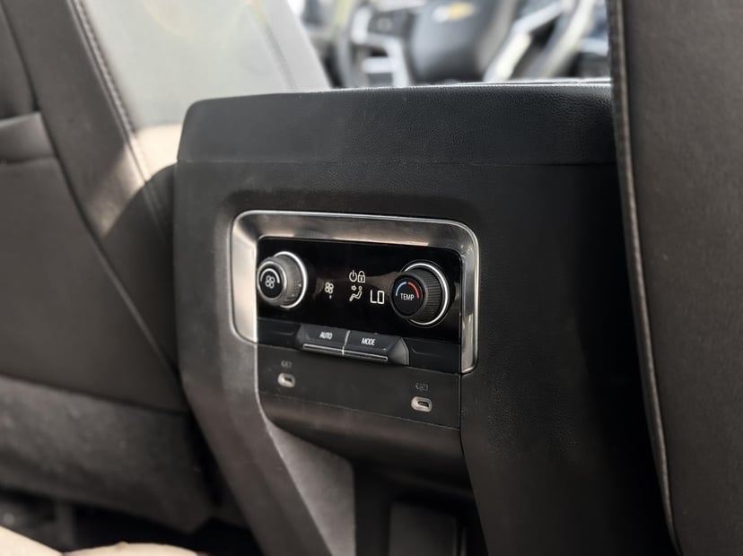 2022 Chevrolet Suburban - Image 17