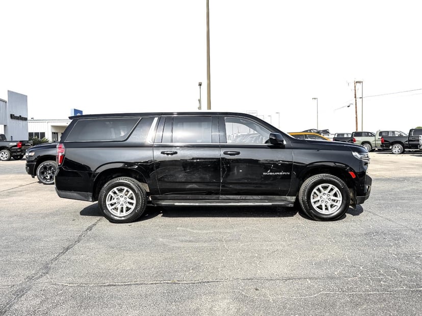 2022 Chevrolet Suburban - Image 4