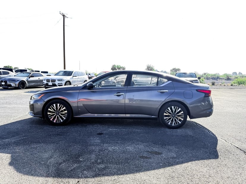 2024 Nissan Altima - Image 8