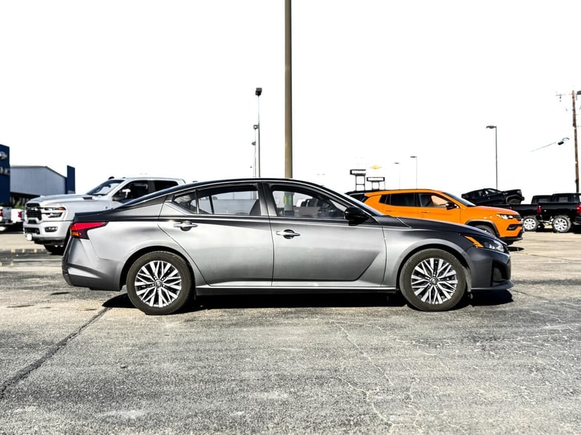 2024 Nissan Altima - Image 4