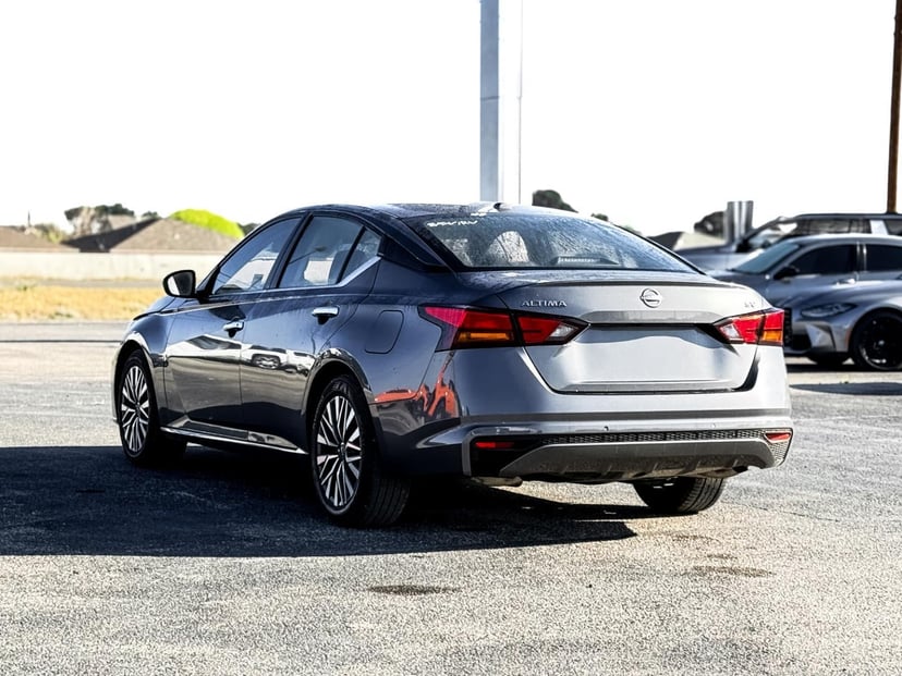 2024 Nissan Altima - Image 7