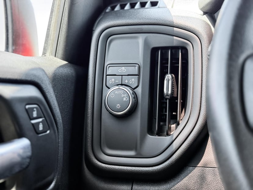 2025 Chevrolet Silverado 1500 - Image 14