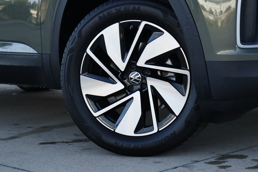 2026 Volkswagen Atlas - Image 2