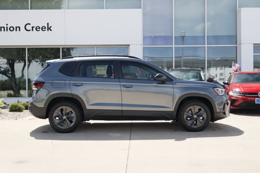 2026 Volkswagen Taos - Image 2
