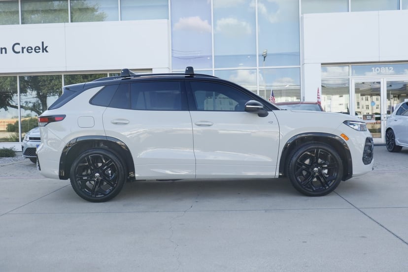 2026 Volkswagen Tiguan - Image 1