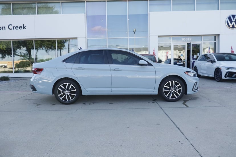 2026 Volkswagen Jetta - Image 2